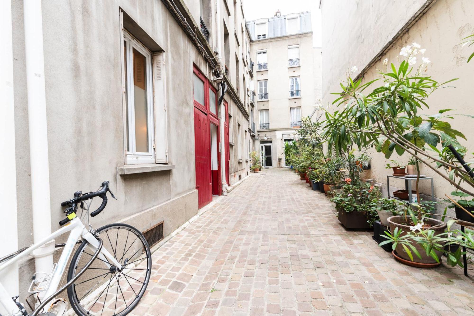Loft 4 Bedroom Montmartre Pigalle Ac By Lcc Agency Paris Exterior photo